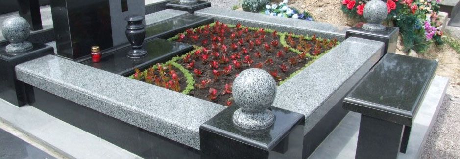 Цветник на могилу в Донецке
